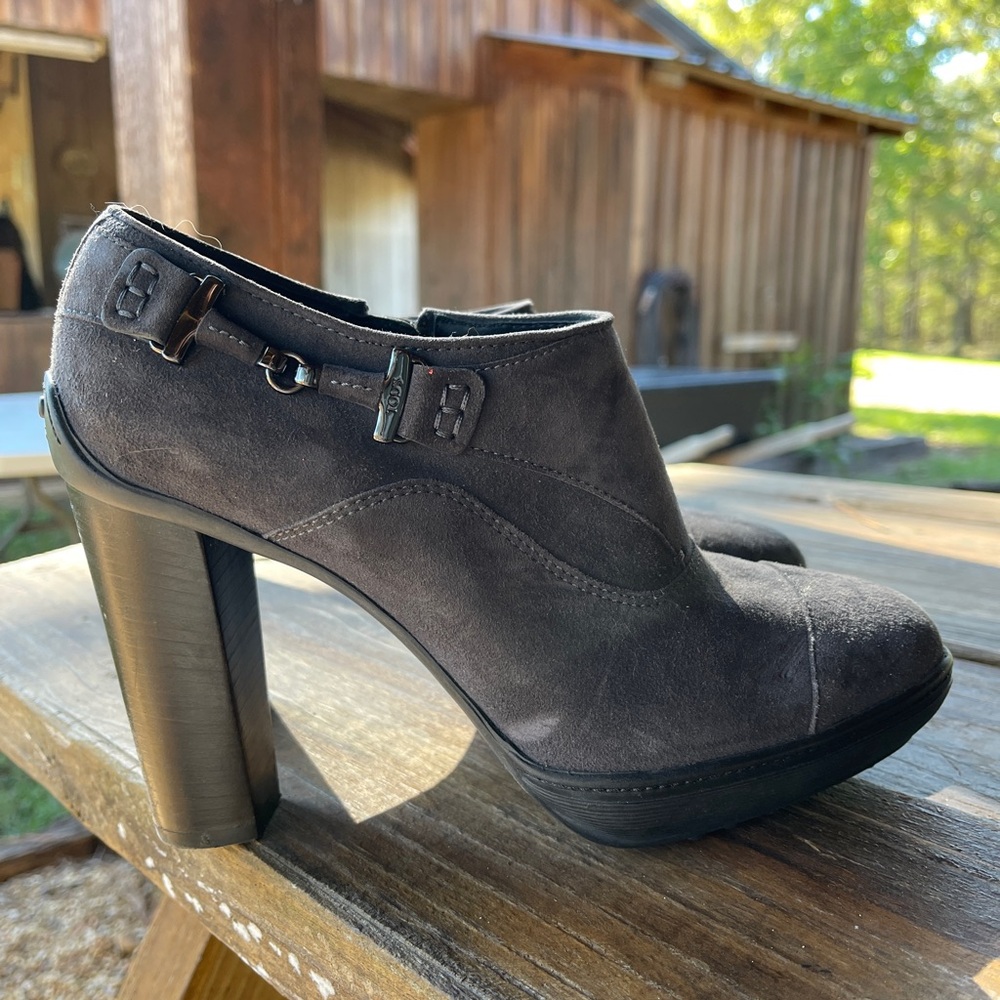 Beautiful Tods bootie worn one time